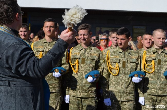 «Нам є що захищати»: урочиста посвята ліцеїстів у Луцьку.  ФОТО