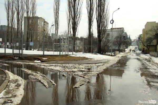 Вулиця Ярощука, поблизу профілакторію СНУ