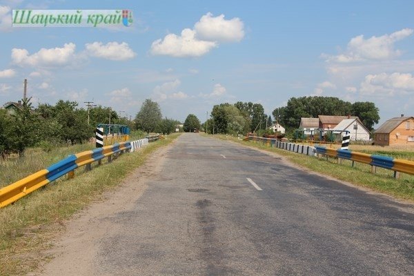 На Волині пофарбували ще один міст у синьо-жовтий. ФОТО
