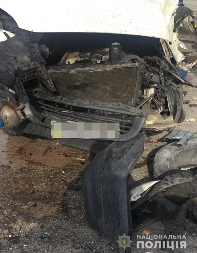 На трасі Київ-Ковель фура влетіла в маршрутку, четверо людей загинули. ФОТО. ВІДЕО