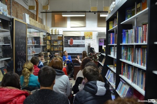 У Луцьку говорили про поезію «Ос» та «Аз» з Іриною Шуваловою. ФОТО