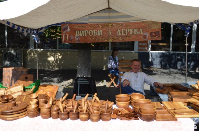 Ярмарок на «Лесі»: що особливого лучанам пропонують купити у національне свято. ФОТО