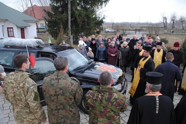 Віряни з Ковеля передали автомобіль бійцям 30 бригади