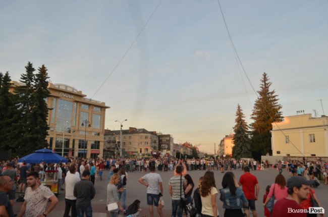 Гігантські кулі над вечірнім містом: у Луцьку – фестиваль «Aerosfera». ФОТО