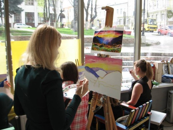 У Луцьку вчилися малювати за дві години. ФОТО
