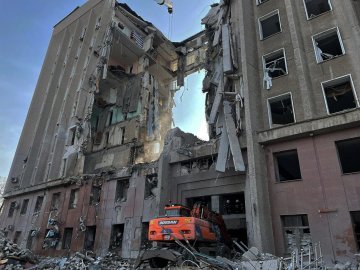 Удар по Миколаївській ОДА: кількість загиблих зросла до 38 осіб