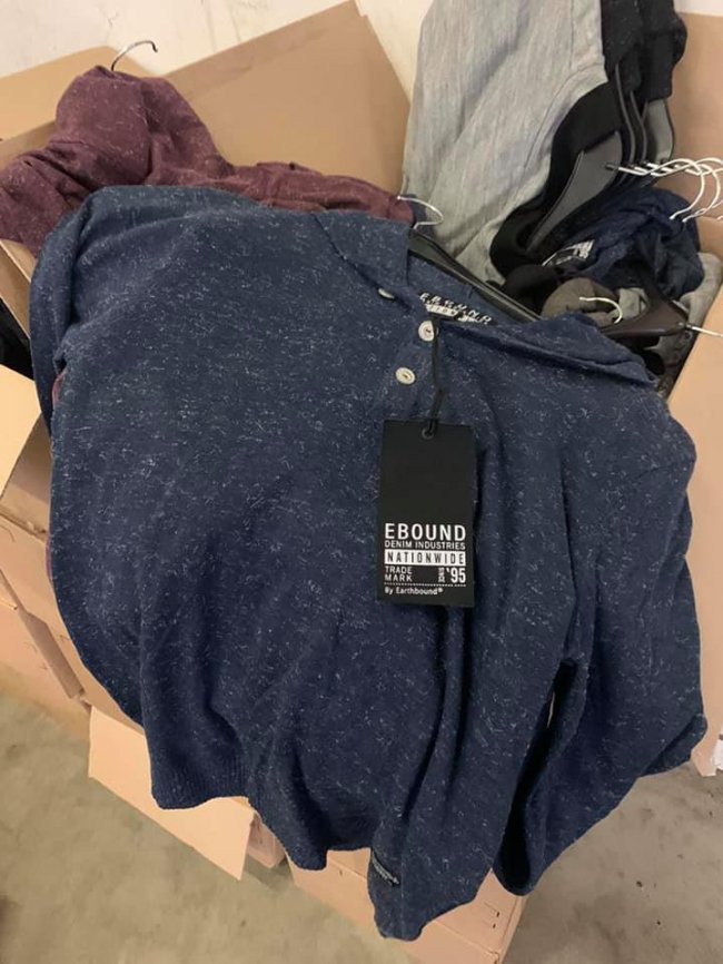 На «Ягодині» затримали фуру, у якій під виглядом «гуманітарки» хотіли ввезти брендовий одяг