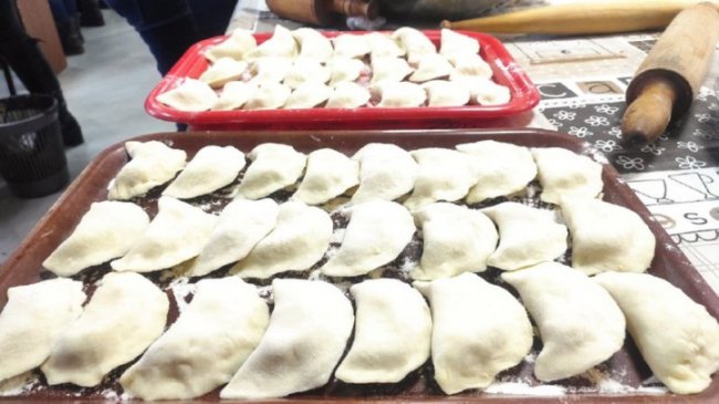 Волинські волонтери приготували смаколики бійцям на Схід