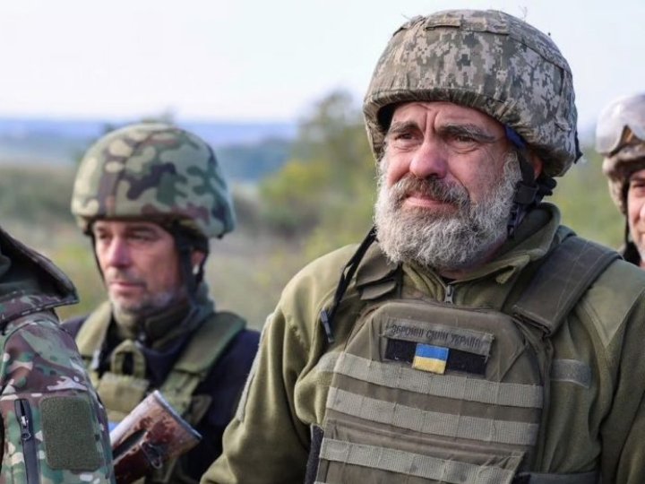 В Україні можуть дозволити службу за контрактом особам за 60 