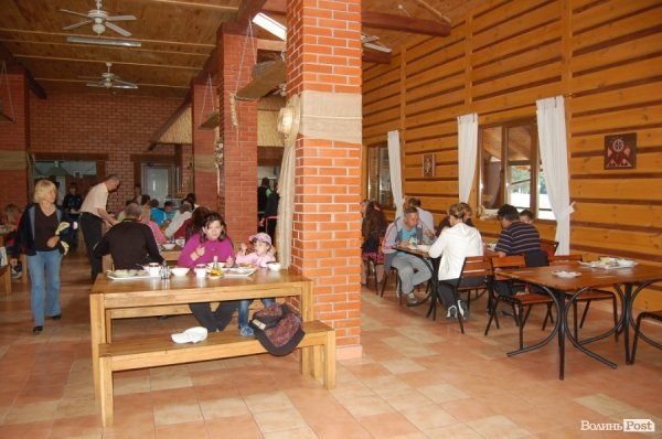 Як відпочивають в університетському таборі на Світязі. ФОТО