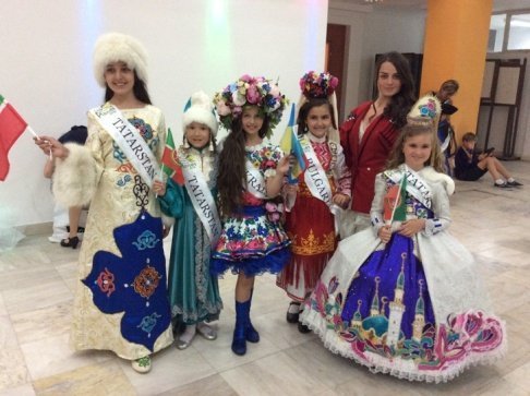 Луцька міні-Міс Планета перевертає дім догори дриґом і займається боксом. ФОТО