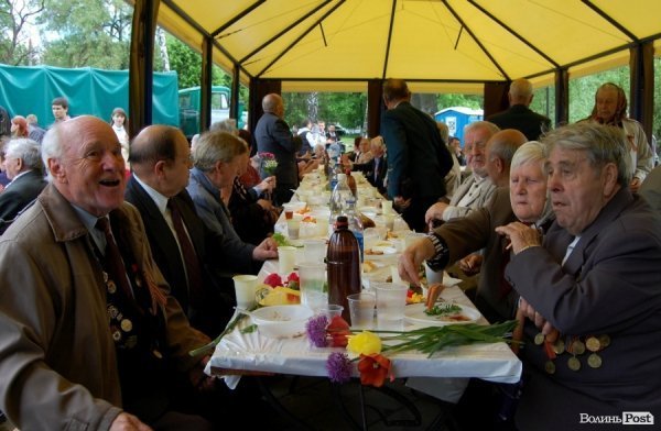 Як у Луцьку їли кашу і співали фронтових пісень