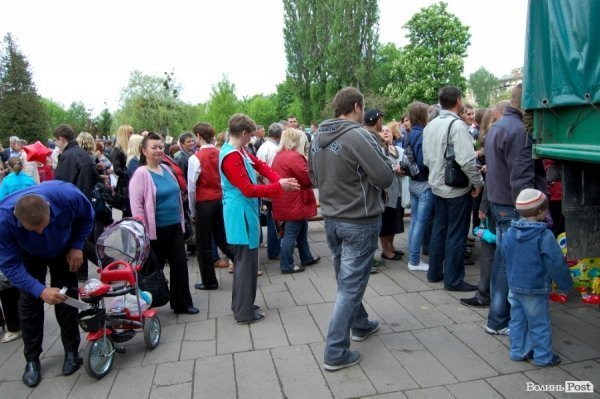 Як у Луцьку їли кашу і співали фронтових пісень