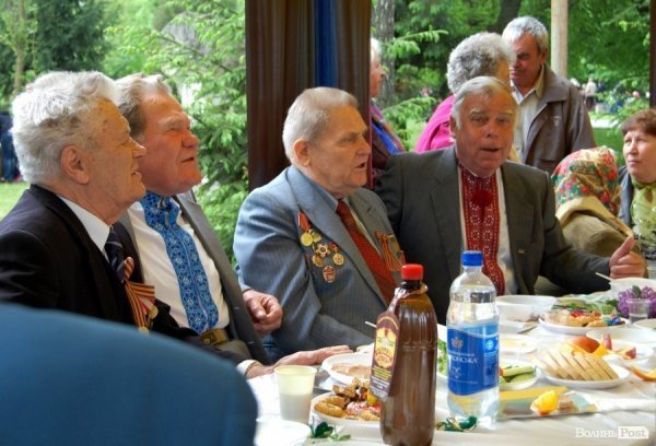 Як у Луцьку їли кашу і співали фронтових пісень