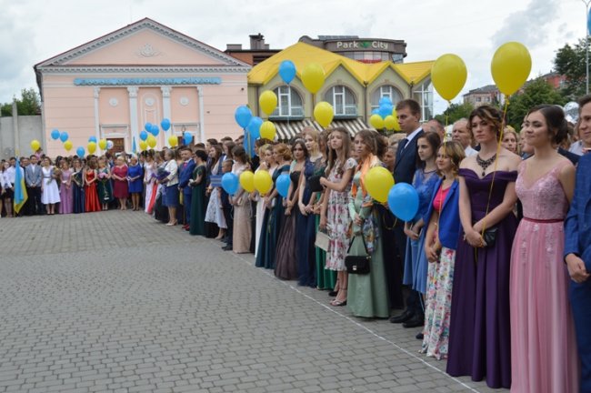 Бал випускників у Ковелі. ФОТО