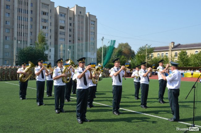 Майбутні захисники: у Луцьку для військових ліцеїстів пролунав перший дзвоник. ФОТО
