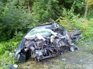 Моторошна аварія на Волині: тіло хлопця вирізали з автівки