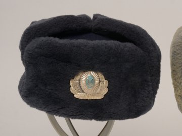 Держрезерв продасть «шапки-вушанки», які купували для армії