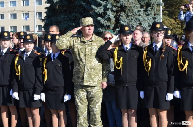 «Нам є що захищати»: урочиста посвята ліцеїстів у Луцьку.  ФОТО