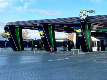 Якісне пальне та ресторан із власною кухнею: мережа UPG відкрила перший АЗК у Луцьку, найбільший у місті
