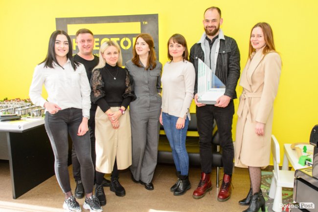 Увага до деталей: як на «Інвесторі» вікна «розбирали». ФОТО