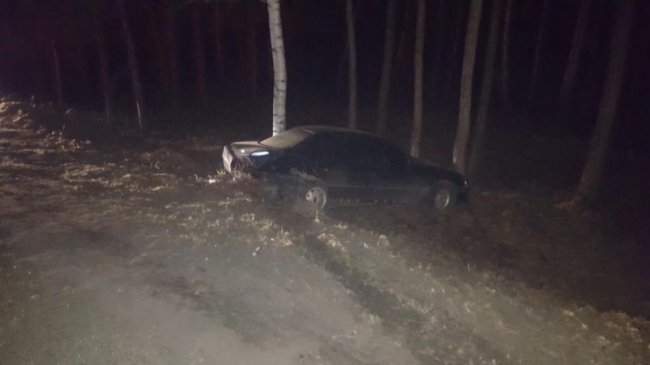 На Волині через зіткнення два автомобілі злетіли з траси: троє людей – у лікарні. ФОТО