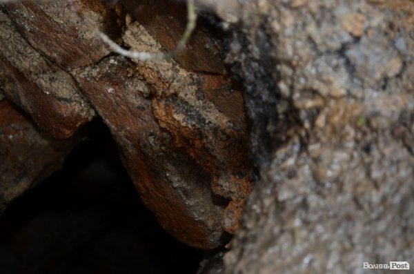 Під провалом на Замковій площі у Луцьку знайшли невідоме підземелля. ФОТО