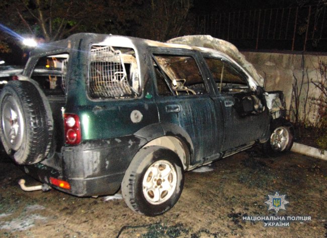 У Рівному вночі невідомі підпалили автівку волонтера
