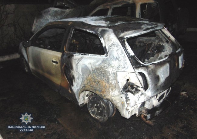 У Рівному вночі невідомі підпалили автівку волонтера