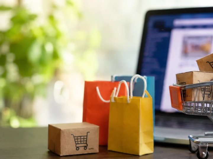 Посилки з AliExpress та Amazon здорожчають: як зміняться правила оподаткування