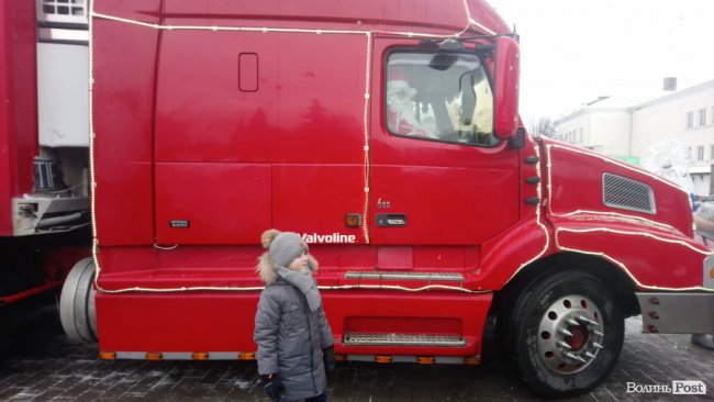 Новорічна вантажівка «Coca-Cola» – у Луцьку. ФОТО