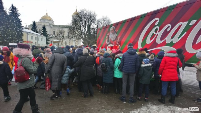 Новорічна вантажівка «Coca-Cola» – у Луцьку. ФОТО