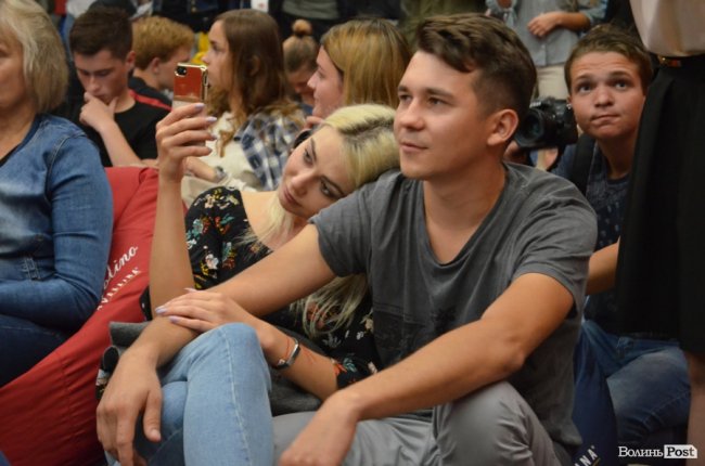 Атмосферно і затишно: у Луцьку співали в пам'ять про Скрябіна. ФОТО