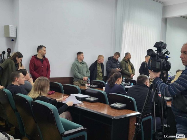 На сесію Луцькради прийшли військові: вимагають 1,5 мільярда гривень на підтримку ЗСУ. ФОТО