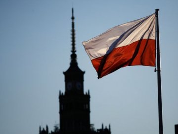 Польща заборонить в'їзд до країни вантажівкам з рф та Білорусі