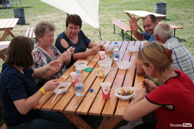 Від і до: чим і за скільки поласувати на «Бандерштаті». ФОТО