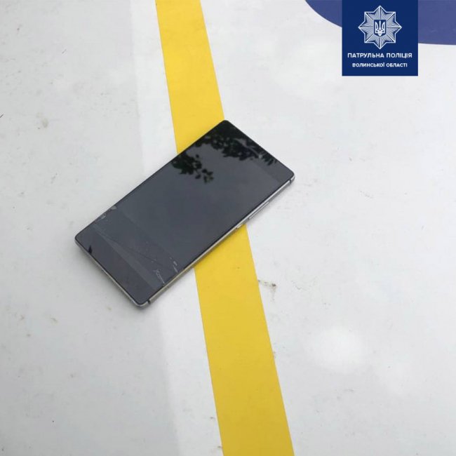 Попросив подзвонити та вдарив: у Ковелі чоловік вкрав у знайомого телефон