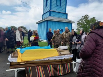 Плакало небо: на Волині попрощалися із загиблим Героєм з Рожищенської громади. ФОТО