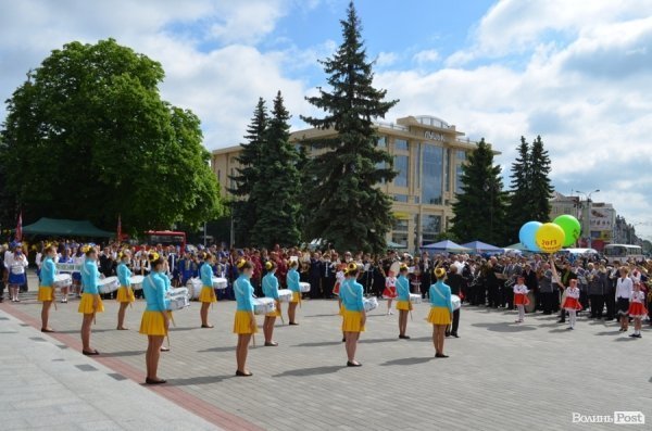 У центрі Луцька – виставка талантів зі всієї області. ФОТО 