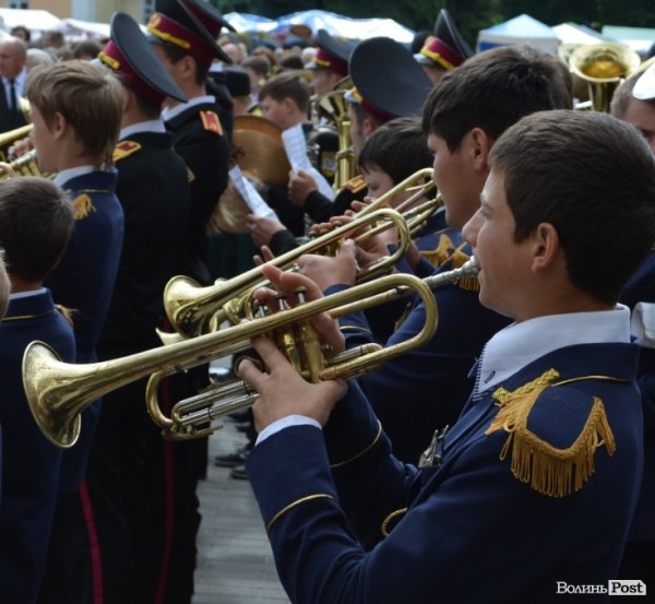 У центрі Луцька – виставка талантів зі всієї області. ФОТО 