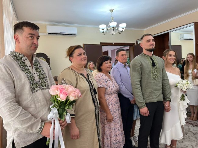 На Волині  військовий одружився з коханою: освідчився у Краматорську, а скріпили союз – у Ковелі