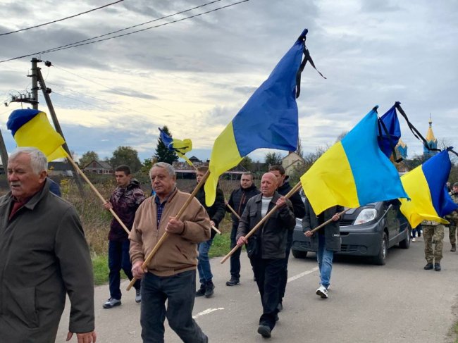 Тата не дочекався маленький син: на Волині попрощалися з Героєм Олександром Морозом