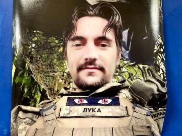 Здійснили мрію захисника: у Луцьку відкрили виставку світлин загиблого на війні волинянина