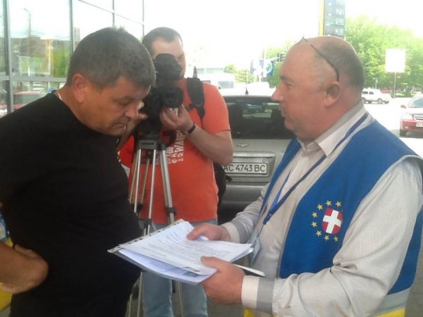 У Луцьку закликають зменшити ціну на пальне