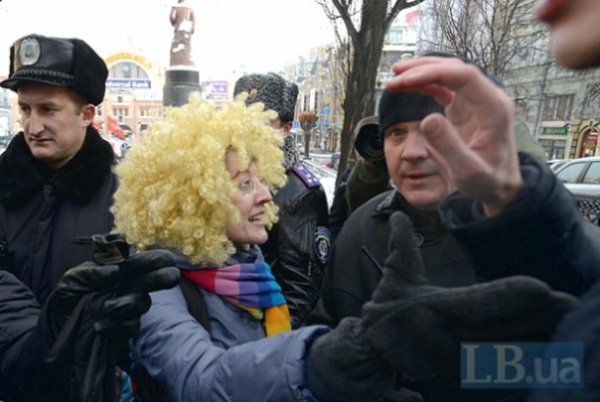 У Києві свободівці побилися з геями. ФОТО