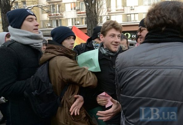 У Києві свободівці побилися з геями. ФОТО