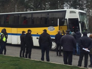 Українці, які повертаються додому через «Ягодин», масово відмовляються від обсервації. ВІДЕО