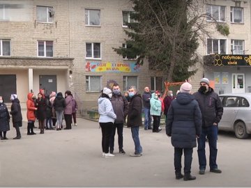 У Луцьку мешканці гуртожитку роками добиваються приватизації свого житла. ВІДЕО