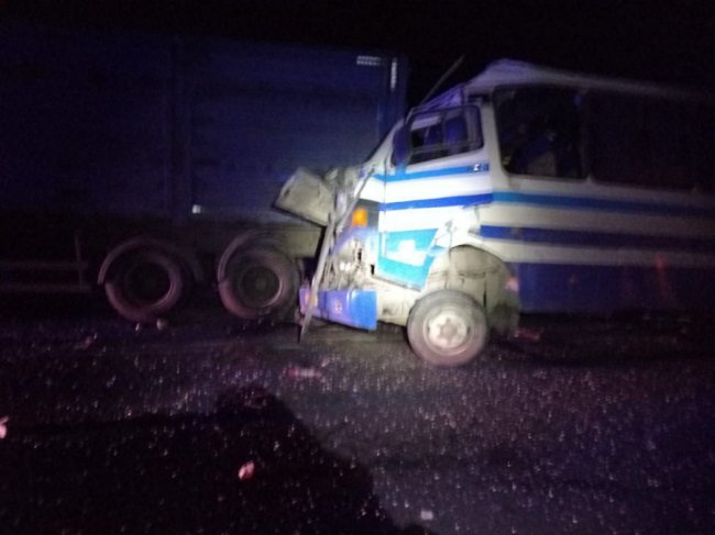 На Волині маршрутка з пасажирами врізалася у вантажівку: є постраждалі. ФОТО