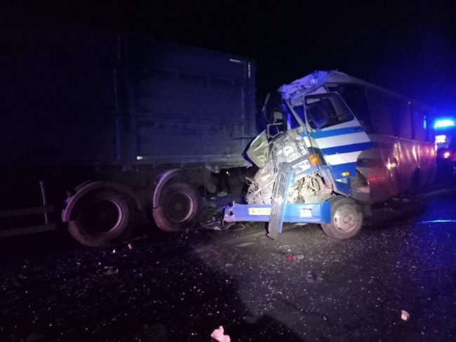 На Волині маршрутка з пасажирами врізалася у вантажівку: є постраждалі. ФОТО